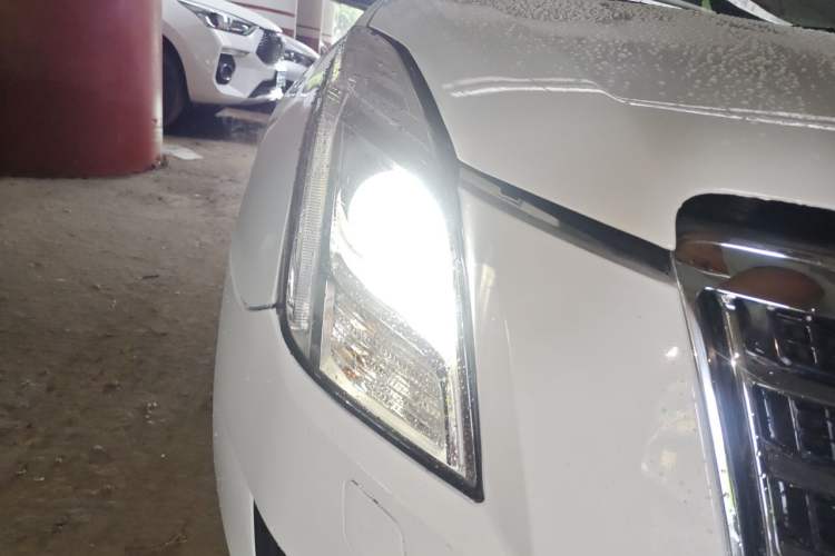Used Cadillac XTS 2015 28T Comfort Model Right Front Headlight