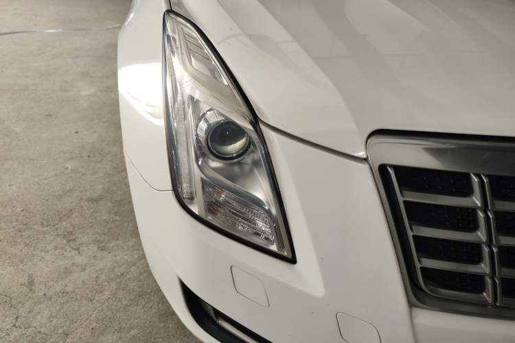 Used Cadillac XTS 2015 28T Comfort Model Right Front Headlight