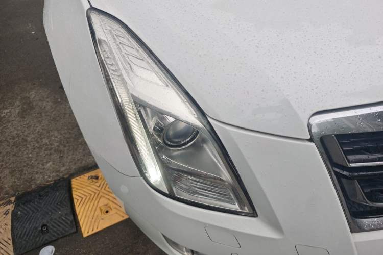 Used Cadillac XTS 2015 28T Luxury Model Right Front Headlight