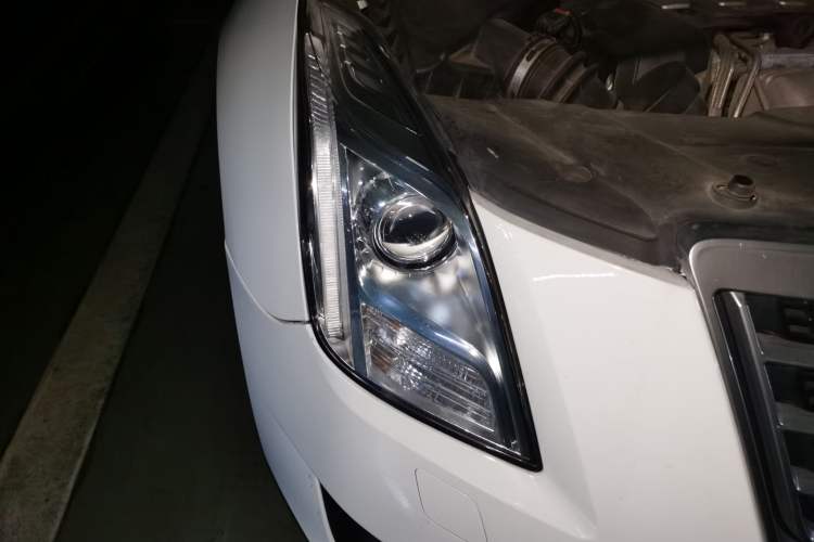 Used Cadillac XTS 2015 28T Comfort Model Right Front Headlight