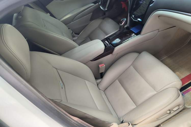 Used Cadillac XTS 2015 28T Comfort Model Right Front Seat