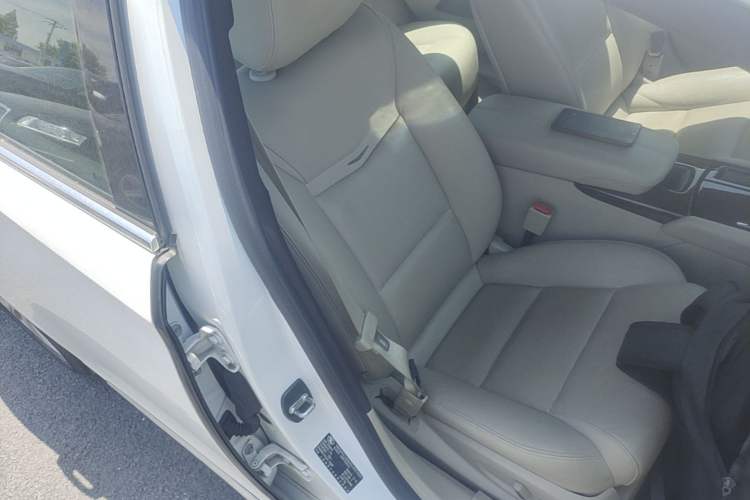 Used Cadillac XTS 2015 28T Comfort Model Right Front Seat