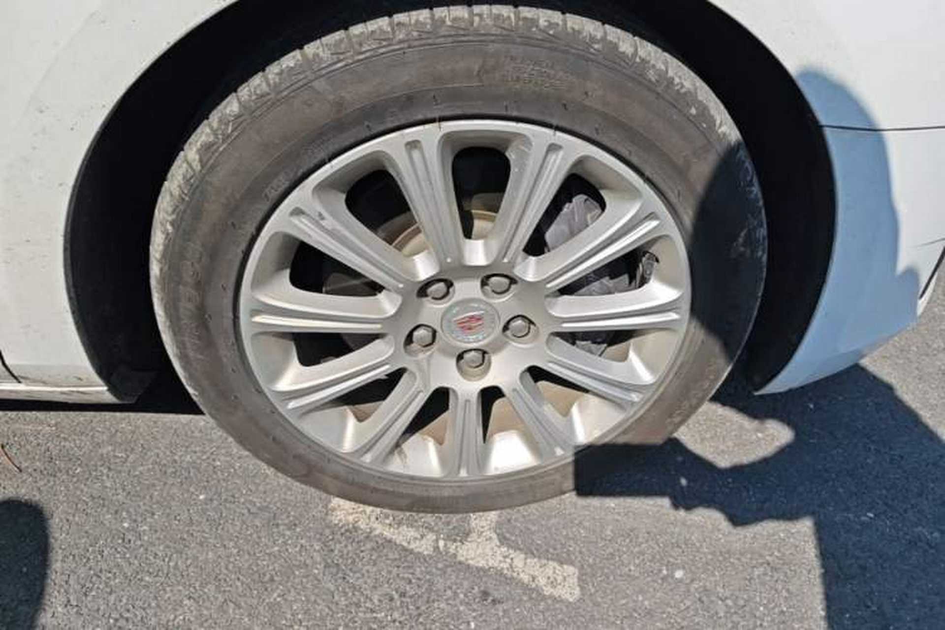 Used Cadillac XTS 2015 28T Comfort Model Right Front Wheel Hub