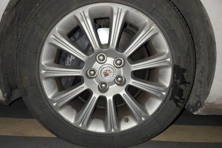 Used Cadillac XTS 2015 28T Comfort Model Right Front Wheel Hub