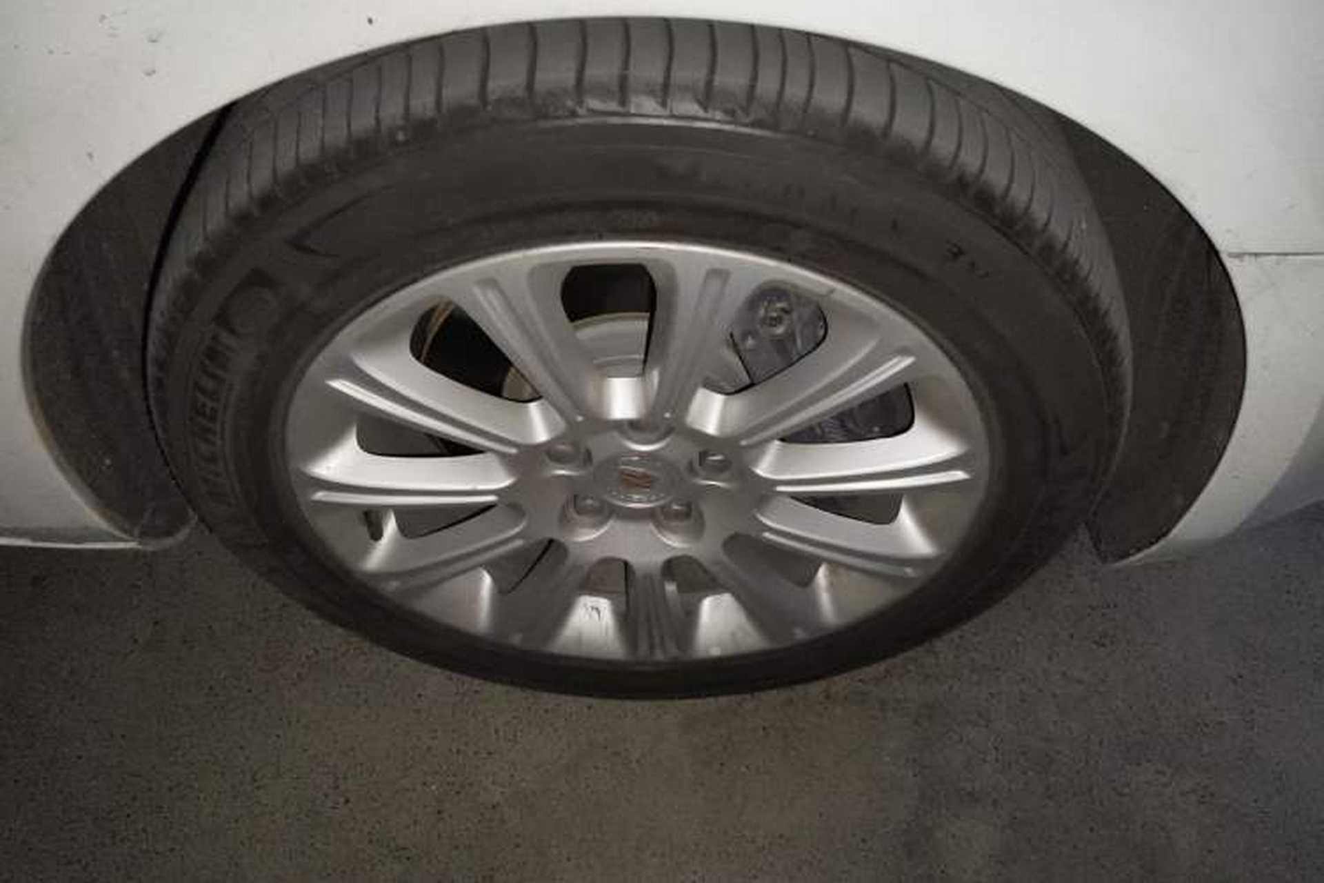Used Cadillac XTS 2015 28T Comfort Model Right Front Wheel Hub