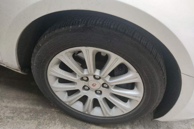 Used Cadillac XTS 2015 28T Comfort Model Right Front Wheel Hub