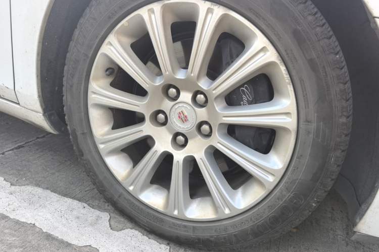 Used Cadillac XTS 2015 28T Comfort Model Right Front Wheel Hub