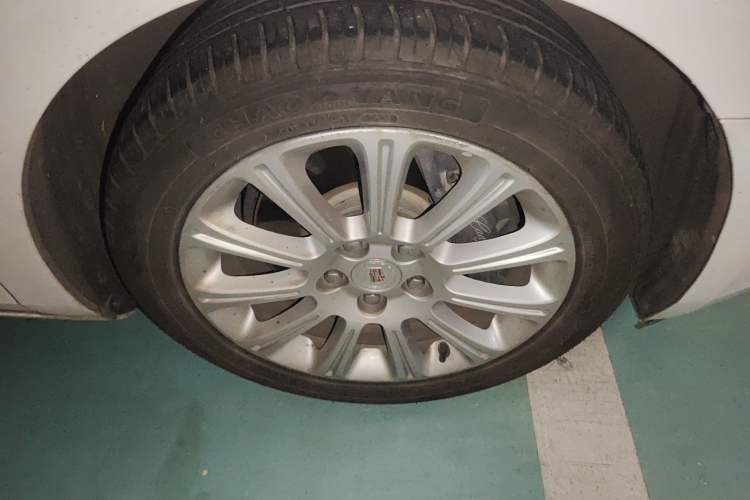 Used Cadillac XTS 2015 28T Comfort Model Right Front Wheel Hub