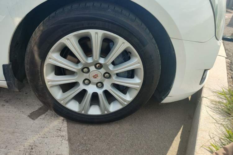 Used Cadillac XTS 2015 28T Elite Model Right Front Wheel Hub