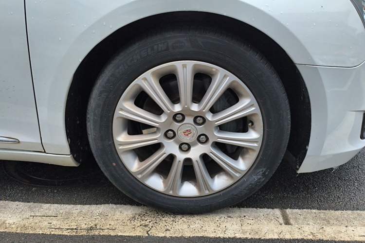 Used Cadillac XTS 2015 28T Comfort Model Right Front Wheel Hub