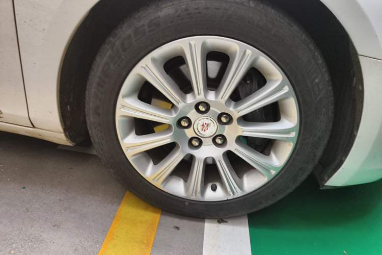 Used Cadillac XTS 2015 28T Comfort Model Right Front Wheel Hub