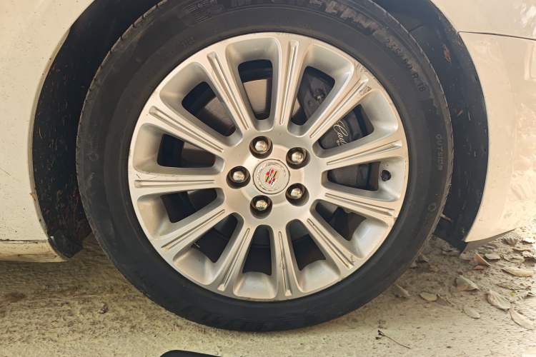 Used Cadillac XTS 2015 28T Comfort Model Right Front Wheel Hub