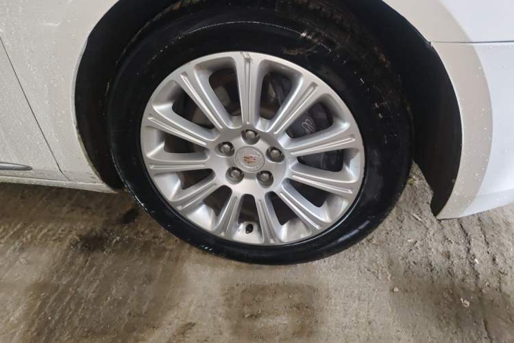 Used Cadillac XTS 2015 28T Comfort Model Right Front Wheel Hub
