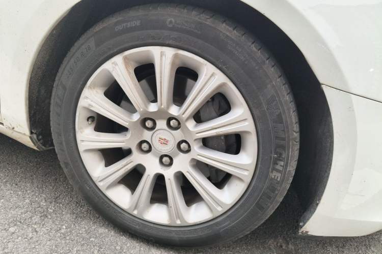 Used Cadillac XTS 2015 28T Elite Model Right Front Wheel Hub