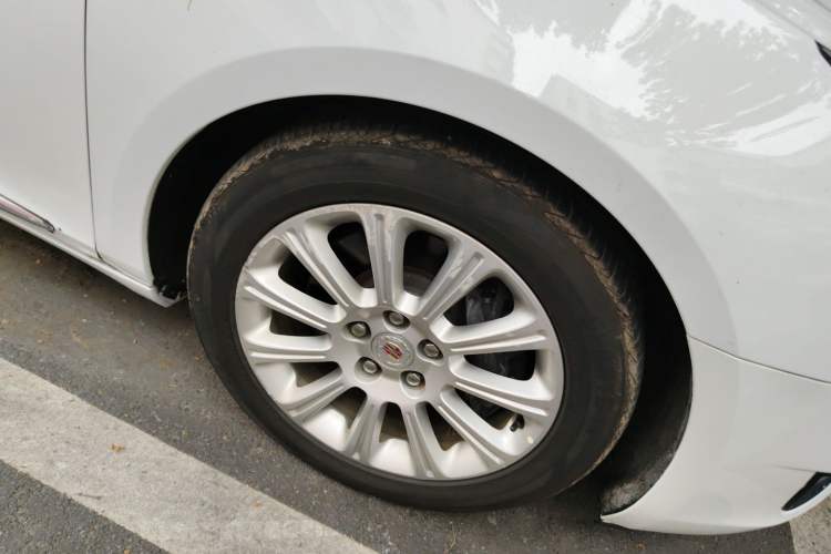 Used Cadillac XTS 2015 28T Comfort Model Right Front Wheel Hub