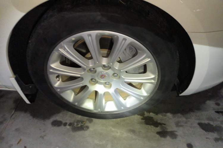 Used Cadillac XTS 2015 28T Elite Model Right Front Wheel Hub