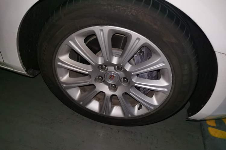 Used Cadillac XTS 2015 28T Comfort Model Right Front Wheel Hub