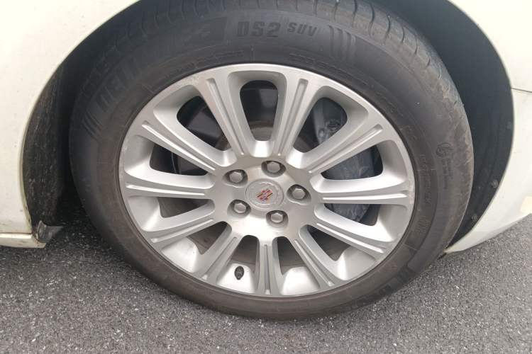 Used Cadillac XTS 2015 28T Comfort Model Right Front Wheel Hub