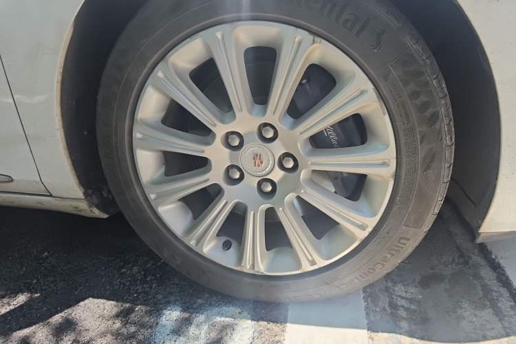 Used Cadillac XTS 2015 28T Elite Model Right Front Wheel Hub