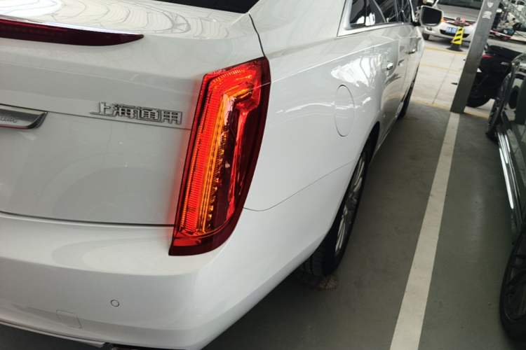 Used Cadillac XTS 2015 28T Comfort Model Right Rear Taillight