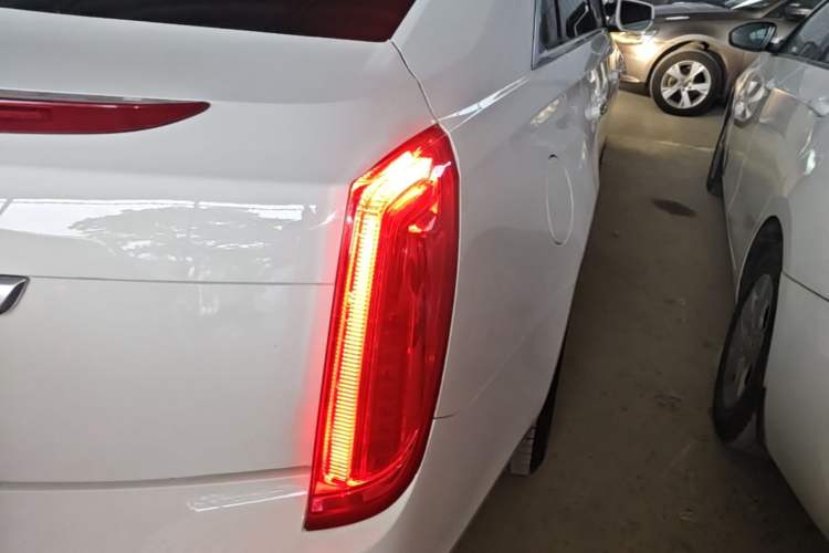 Used Cadillac XTS 2015 28T Comfort Model Right Rear Taillight