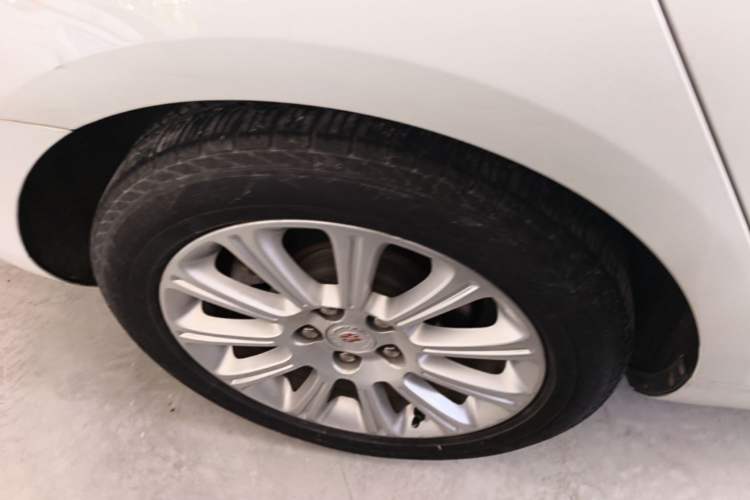 Used Cadillac XTS 2015 28T Comfort Model Right Rear Wheel Hub