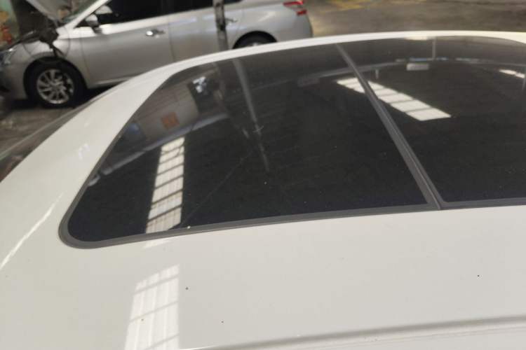 Used Cadillac XTS 2015 28T Comfort Model Roof