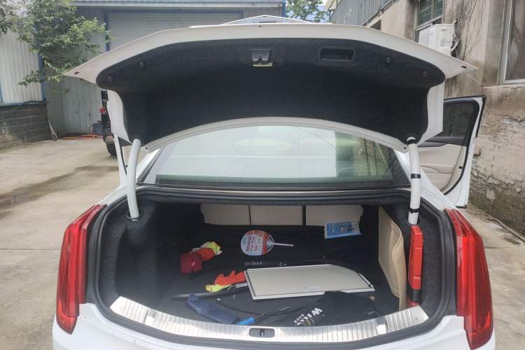 Used Cadillac XTS 2015 28T Comfort Model Trunk