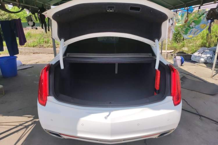 Used Cadillac XTS 2015 28T Comfort Model Trunk
