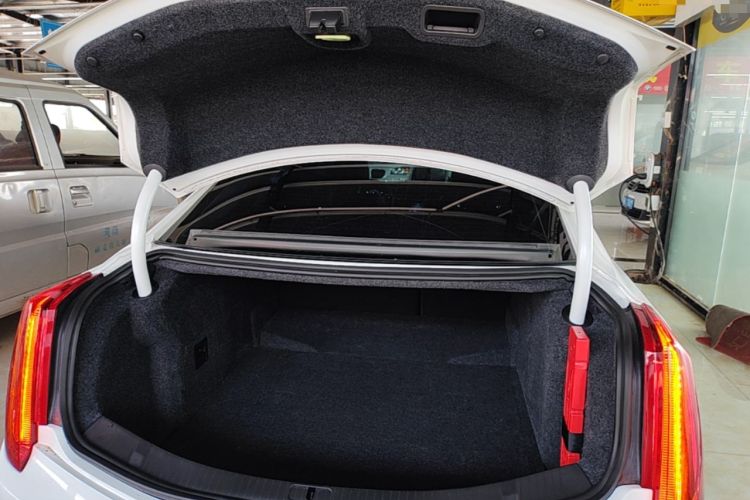 Used Cadillac XTS 2015 28T Luxury Model Trunk