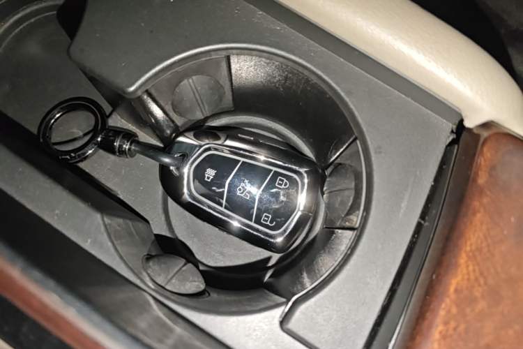 Used Cadillac XTS 2015 28T Comfort Model Vehicle Key