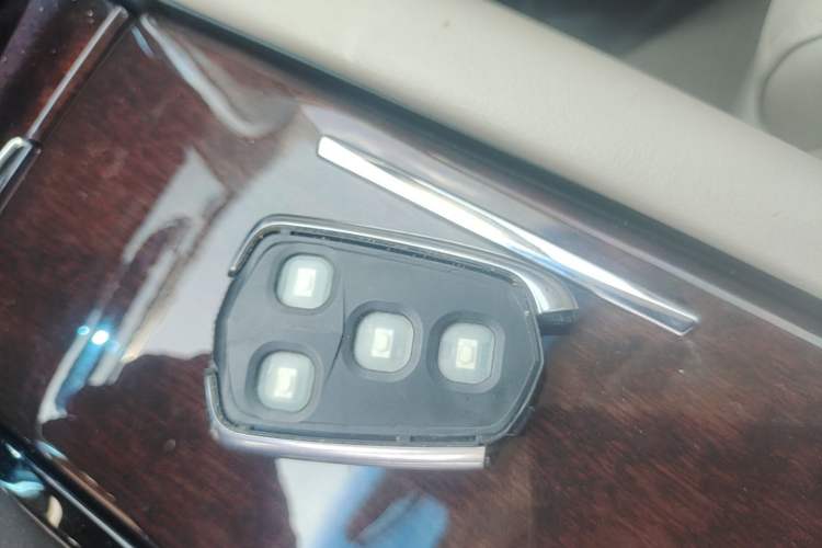 Used Cadillac XTS 2015 28T Comfort Model Vehicle Key