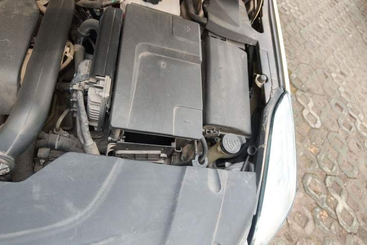 Used Cadillac XTS 2015 28T Comfort Model Engine Bay Left
