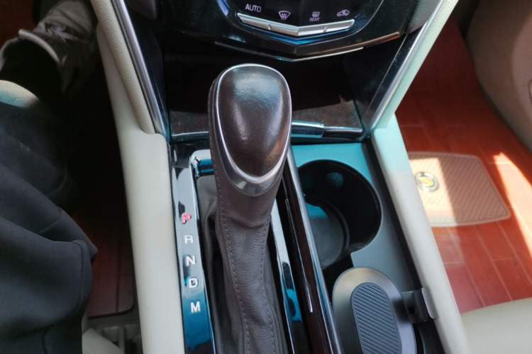 Used Cadillac XTS 2015 28T Comfort Model Gear Lever