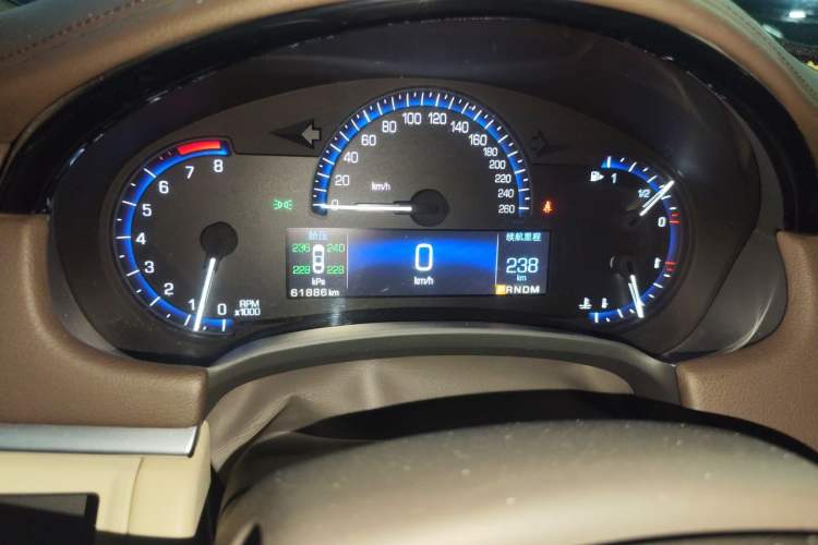 Used Cadillac XTS 2015 28T Comfort Model Odometer Close Up
