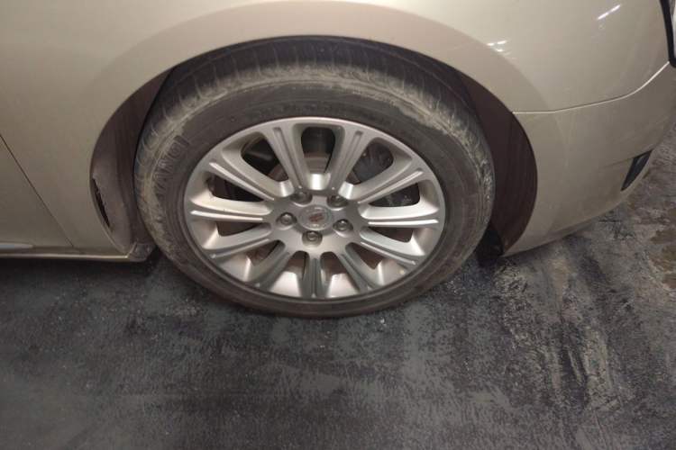 Used Cadillac XTS 2015 28T Comfort Model Right Front Wheel Hub