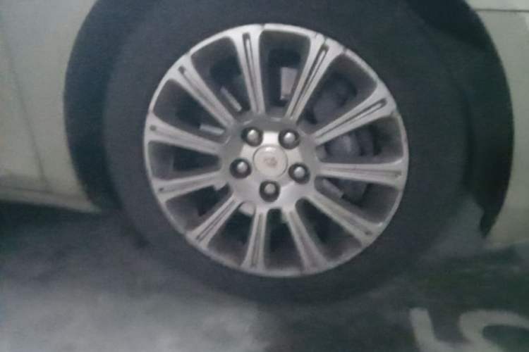 Used Cadillac XTS 2015 28T Comfort Model Right Front Wheel Hub