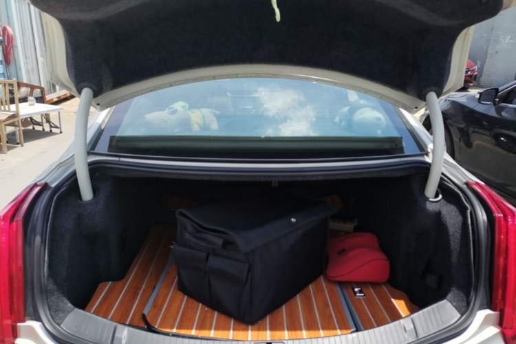 Used Cadillac XTS 2015 28T Comfort Model Trunk