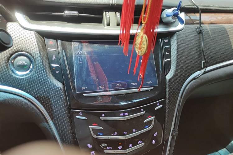 Used Cadillac XTS 2016 28T Luxury Model Audio And AC Panel