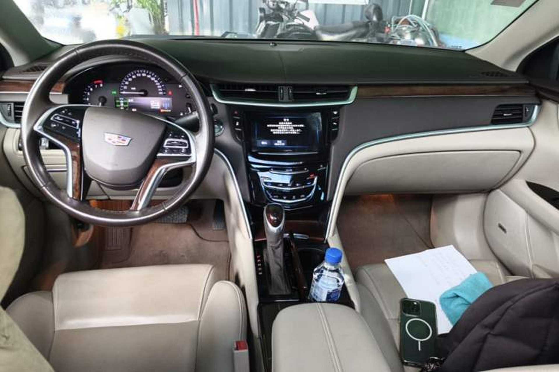 Used Cadillac XTS 2016 28T Elite Edition Center Console