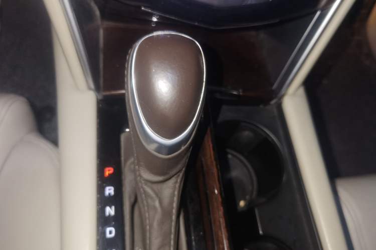 Used Cadillac XTS 2016 28T Tech Edition Gear Lever
