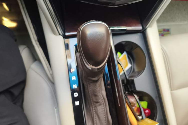 Used Cadillac XTS 2016 28T Tech Edition Gear Lever