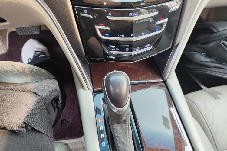 Used Cadillac XTS 2016 28T Tech Edition Gear Lever