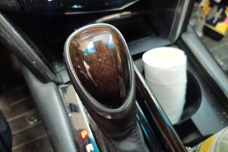 Used Cadillac XTS 2016 28T Luxury Model Gear Lever
