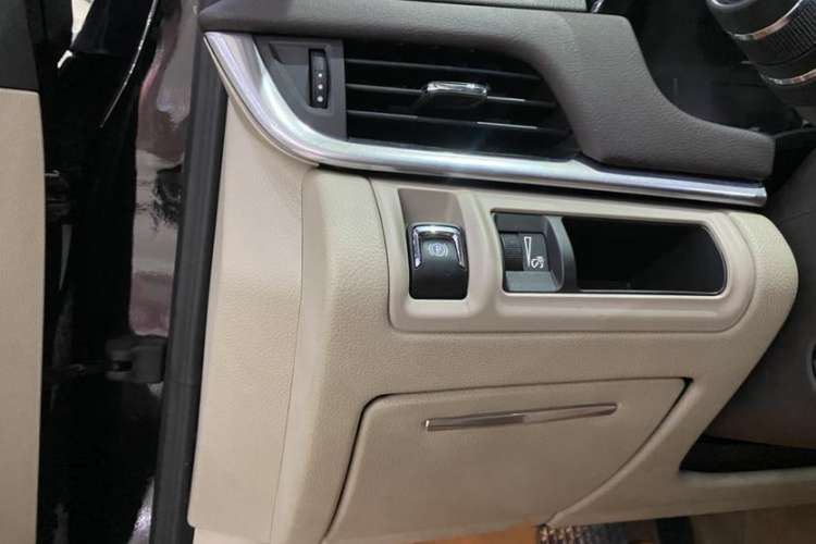 Used Cadillac XTS 2016 28T Tech Edition Interior 15