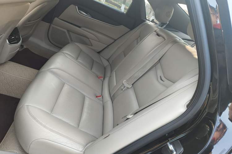 Used Cadillac XTS 2016 28T Tech Edition Interior 4