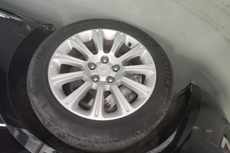 Used Cadillac XTS 2016 28T Tech Edition Left Front Wheel Hub