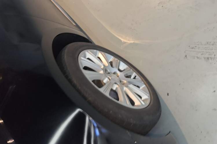 Used Cadillac XTS 2016 28T Tech Edition Left Front Wheel Hub