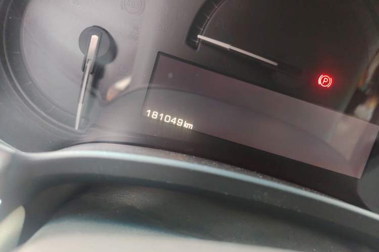 Used Cadillac XTS 2016 28T Elite Edition Odometer Close Up