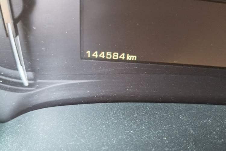 Used Cadillac XTS 2016 28T Tech Edition Odometer Close Up